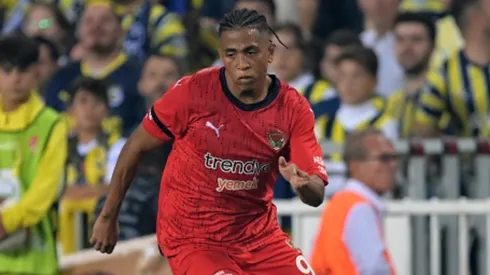 Rigoberto Rivas tuvo una gran actuación y la coronó con un gol ante el histórico Galatasaray (Video)