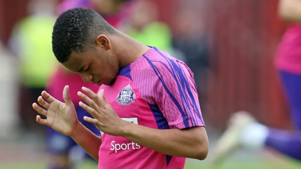 Jewison Bennette jugó solo 8 minutos con el primer equipo del Sunderland.