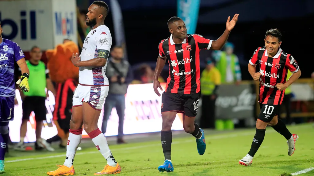 Joel Campbell, el héroe del último clásico, regresará a La Cueva junto a otro ex Saprissa, Michael Barrantes. (Foto: Rafael Pacheco Granados / La Nación)