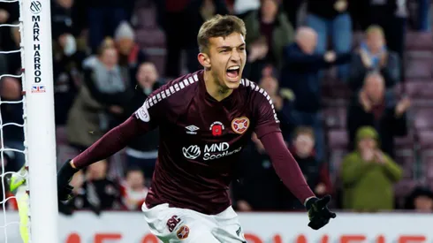 Vargas en la celebración de un gol