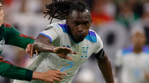 Elis jugando para la selección hondureña