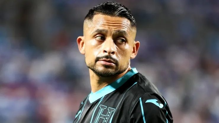 Ervil jugando para la selección hondureña