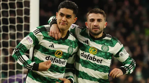 Luis Palma celebra un gol junto a un compañero