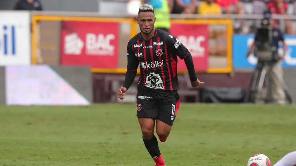 Alex López sigue teniendo un valor alto y podría irse en este mercado.