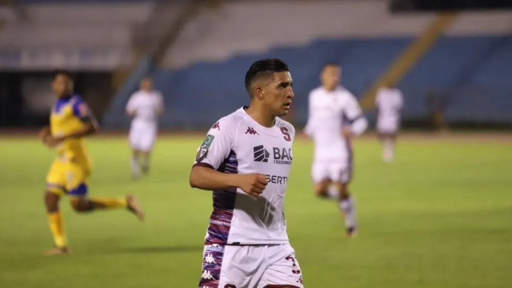 Chirinos todavía no mostró su mejor nivel en el Saprissa.