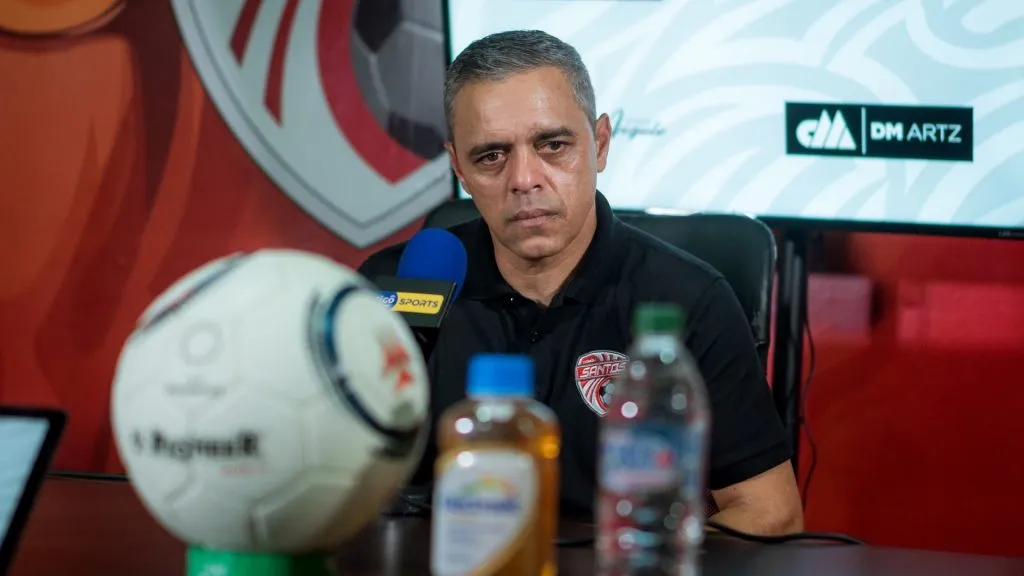 Randall Row será parte del cuerpo técnico de Quesada.