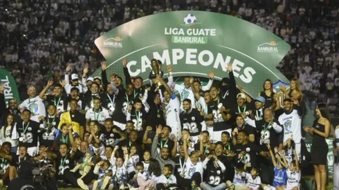 Festejo de los campeones del Apertura 2023