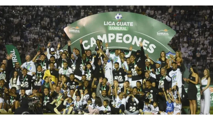 Festejo de los campeones del Apertura 2023