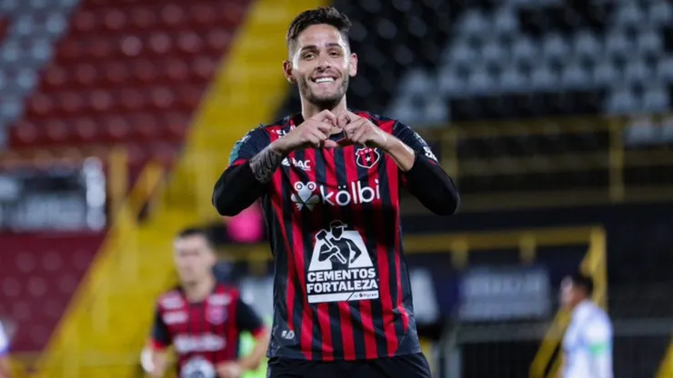 Jonathan Moya regresará a Alajuelense por un largo tiempo.