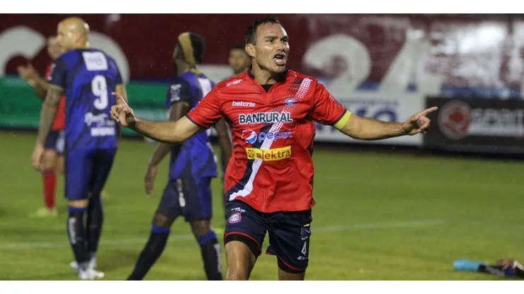 Kenner Gutiérrez, ahora ex jugador de Xelajú