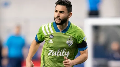 Alex Roldán con la camiseta de los Sounders