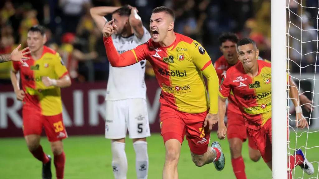 Faerron tampoco podrá jugar la final por una suspensión