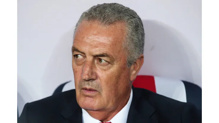 Gustavo Alfaro quiere ir viendo nuevos jugadores para el repechaje.