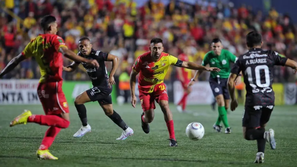 Herediano clasificó para la definición gracias a la goleada en la primera contienda