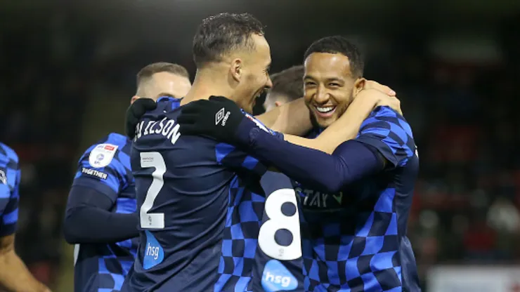 Nathaniel Méndez-Laing dio asistencia y anotó en la goleada de Derby County (VIDEO)