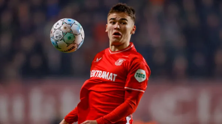 VIDEO | Manfred Ugalde marca en remontada del Twente contra Excelsior