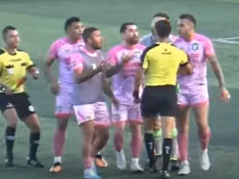 Árbitro es acusado de agredir a un futbolista en la Liga de Guatemala (VIDEO)