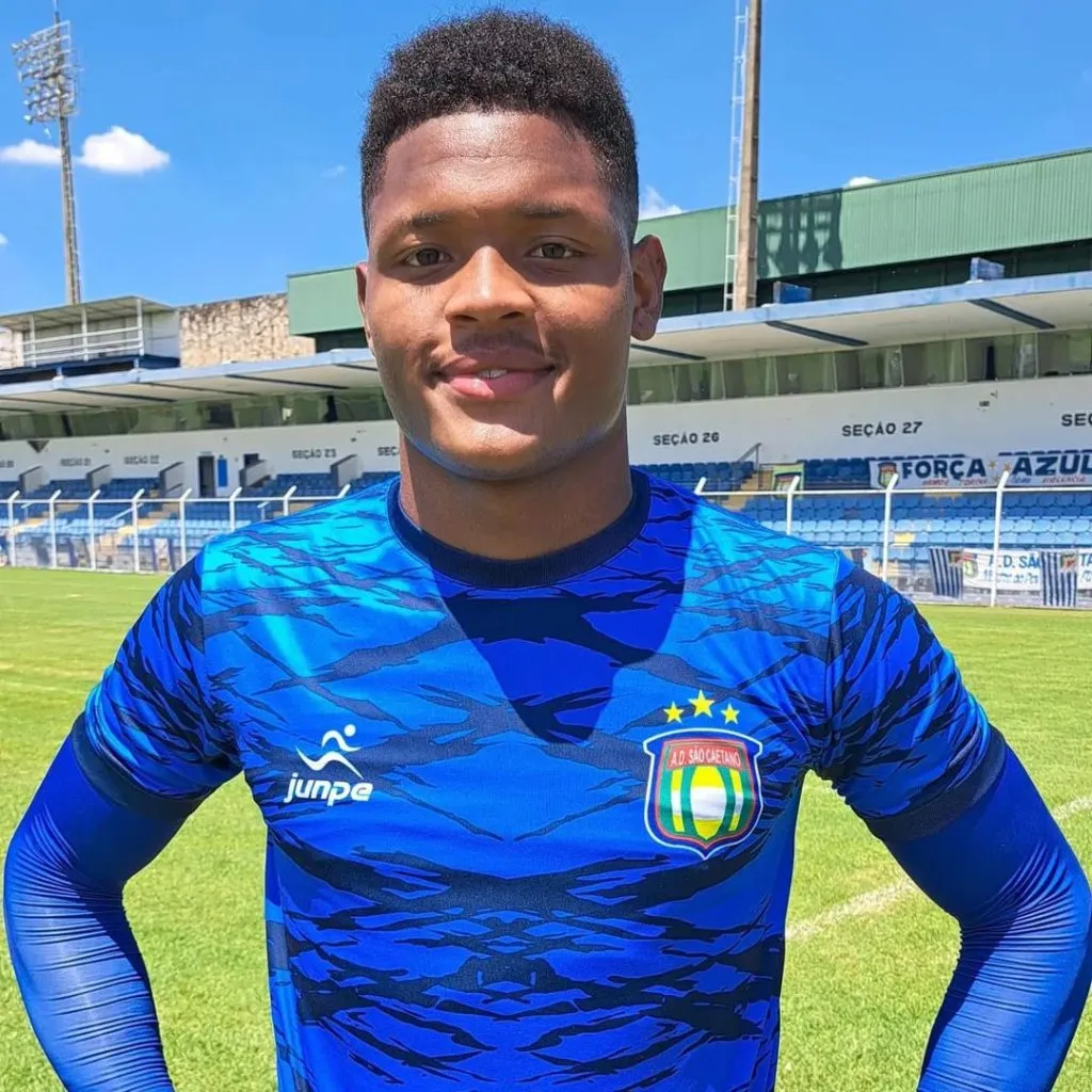 Kadir White presentado por su nuevo club (Sao Caetano)