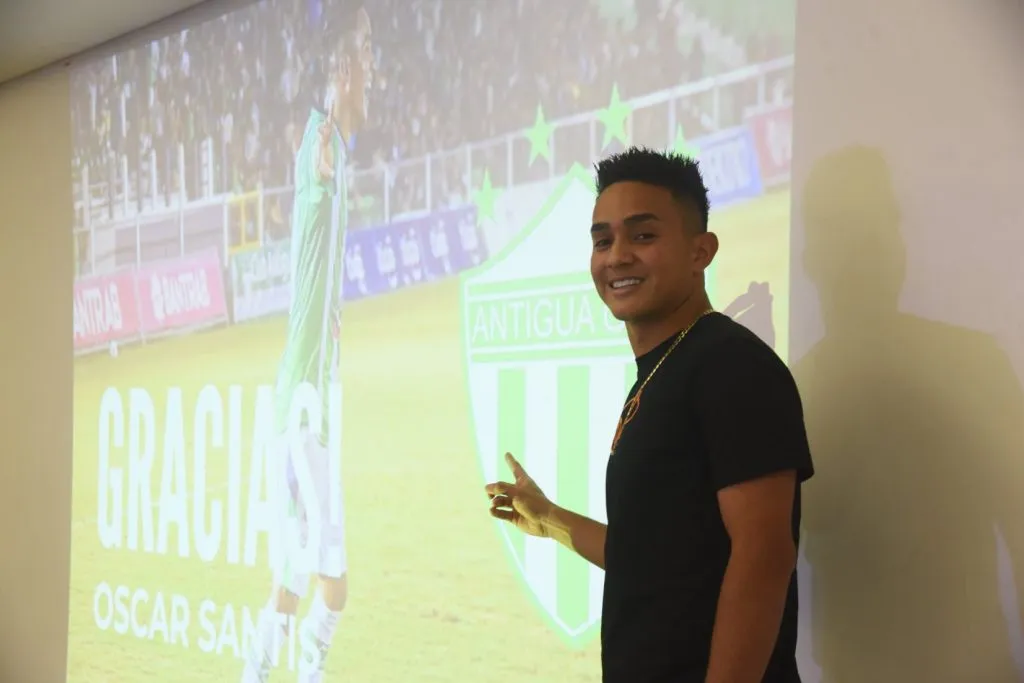 Óscar Santis oficializó su llegada al Dinamo Tbilisi