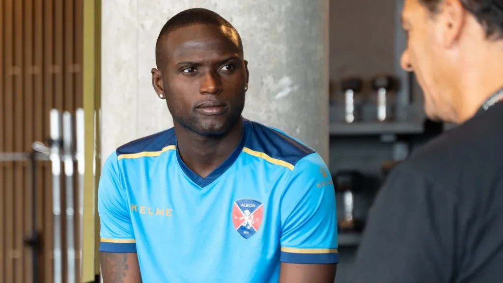 Abdiel Arroyo en sus pruebas médicas con Albion (Albion)