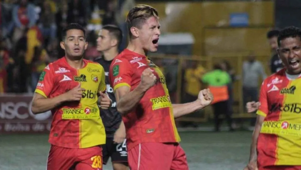Jesús Godínez solo jugaría en Herediano en Costa Rica. (Foto: Récord)