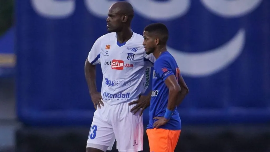 Machado en su anterior etapa con el Árabe Unido (LPF)