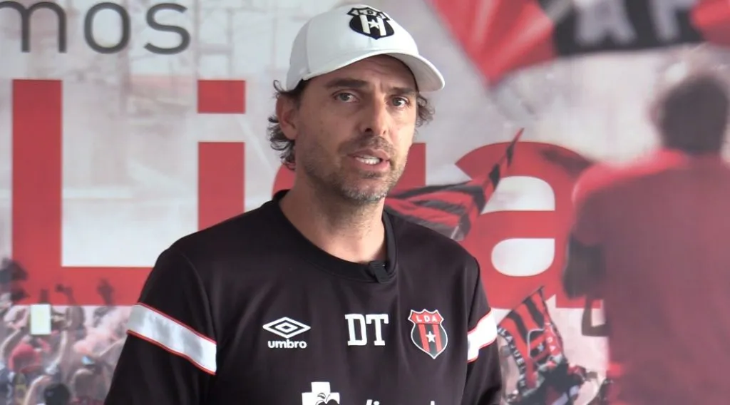 Andrés Carevic al mando de Alajuelense
