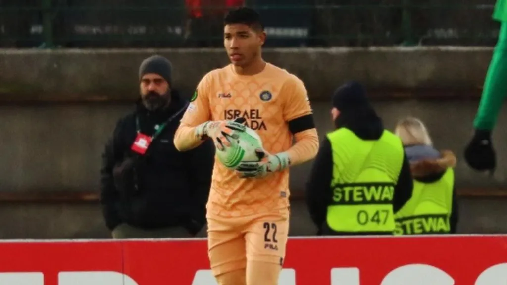 Orlando Mosquera titular en Conference League (Maccabi)