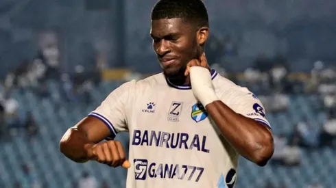 Londoño con la camiseta de Comunicaciones