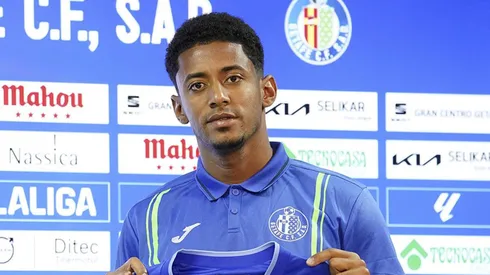 Choco Lozano posa con camiseta de Getafe