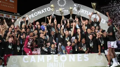 Saprissa celebra el tricampeonato