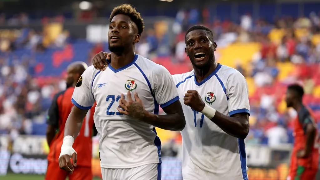 Michael Murillo (izq) junto a José Fajardo (der) en la Selección de Panamá (Foto: Getty)