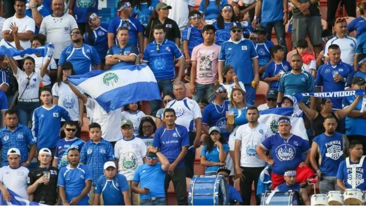 Aficionados salvadoreños reaccionan tras la llegada de David Dóniga a La Selecta
