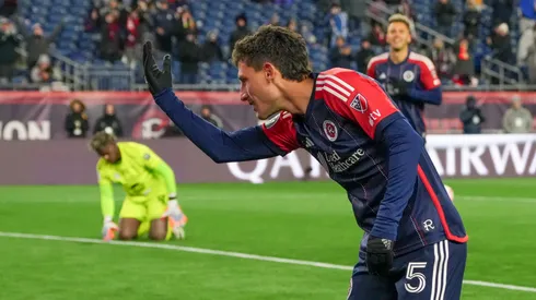 New England vuelve a vencer a CAI