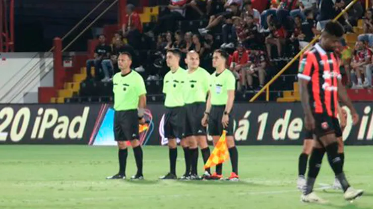 Los árbitros de Costa Rica están pidiendo el regreso de Horacio Elizondo