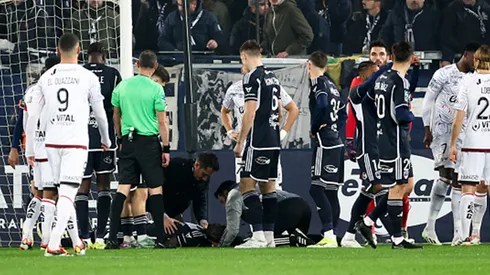 Alberth Elis causa preocupación tras recibir un fuerte golpe en la cabeza