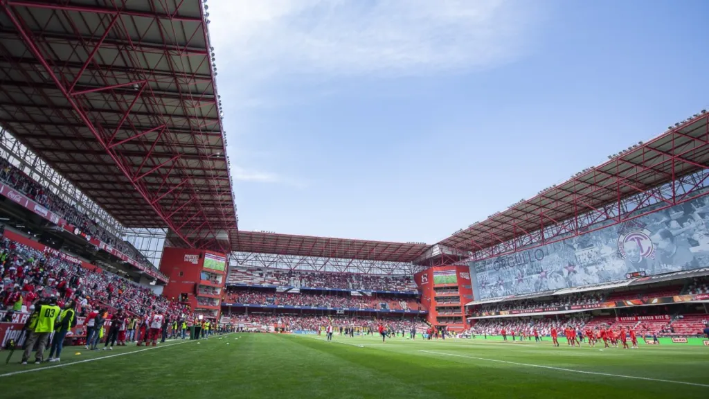 Apodado “La Bombonera”, el reducto fue inaugurado el 8 de agosto de 1954 y cuenta con capacidad para 30 mil personas. (Foto: Manytops Stadiums)