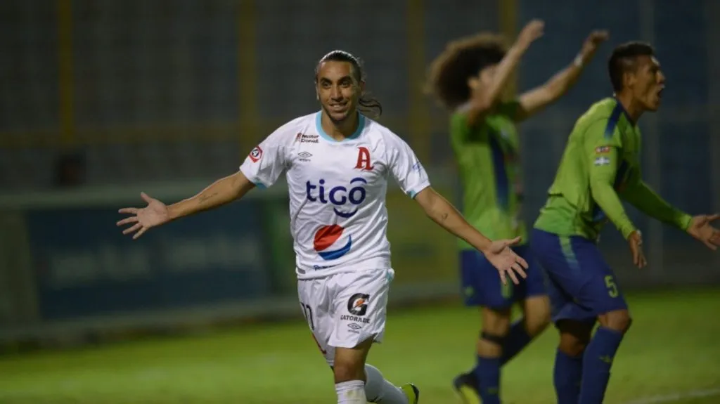 Cristian Olivera usó la 10 de Alianza y sabe la presión que tiene. (Foto: El Diario de Hoy)