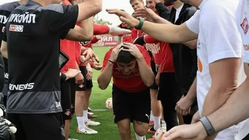 Manfred Ugalde ya fue recibido por sus compañeros en el Spartak. (Foto: X)