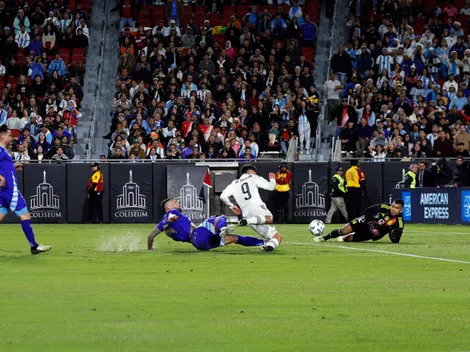 Manfred Ugalde hizo estallar de furia a los aficionados de Argentina