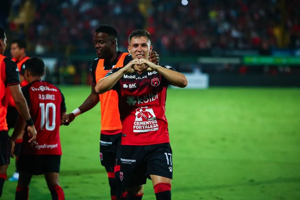 Carlos Mora – Alajuelense