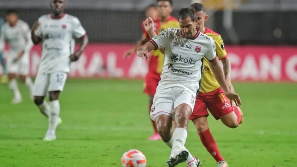 Alajuelense quedó afuera en semis contra Herediano. (Foto: X)