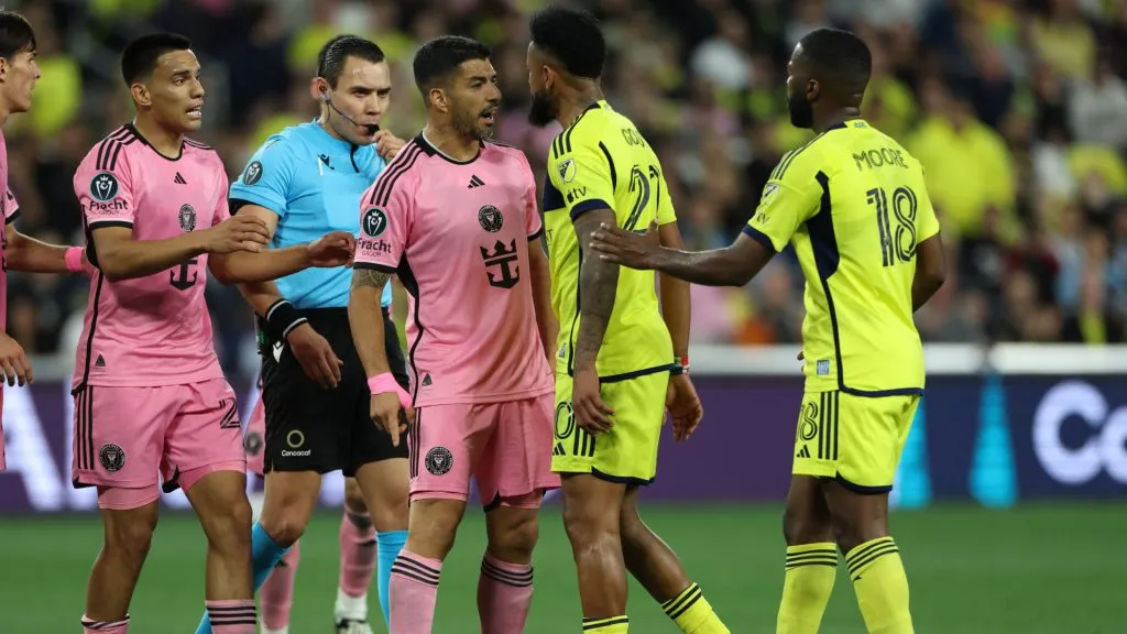 Luis Suárez también se involucró en la riña (Getty)