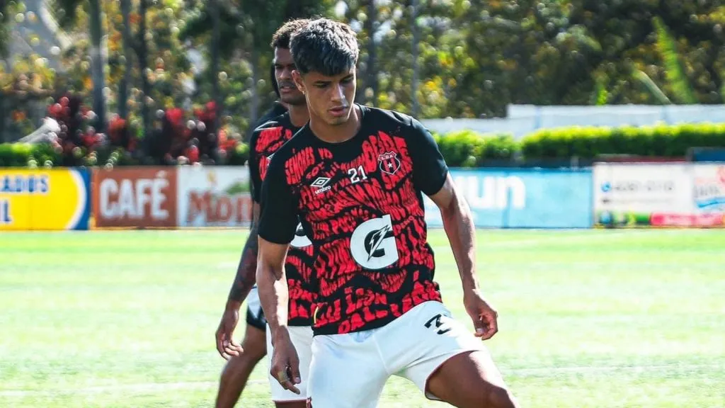 Fernando Lesme podría tener una nueva oportunidad en Alajuelense. (Foto: LDAcr)