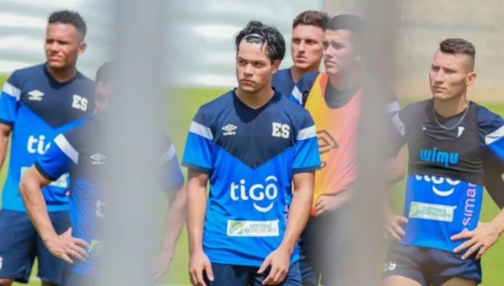 Francis Castillo aprovechó su problema con Cádiz y se fue a entrenar con El Salvador. (Foto: FCA)