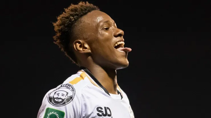 Víctor Medina ahora es figura en Sporting