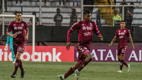 Saprissa podría vender un jugador al exterior. (Foto: Teletica)