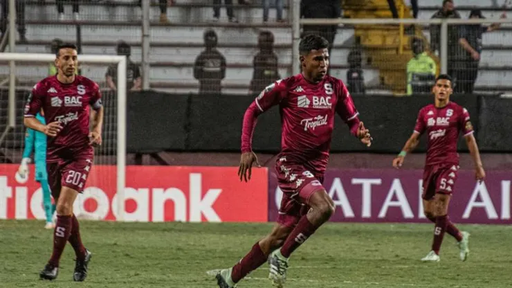 Saprissa podría vender un jugador al exterior. (Foto: Teletica)