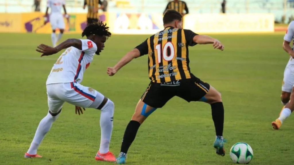 En el último duelo, Olimpia y Real España sumaron el empate número 107 de la historia. (Foto: El Heraldo)