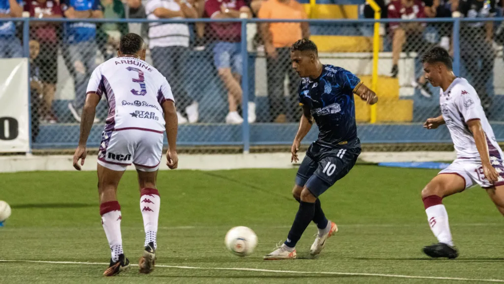 Los generaleños le dieron un revés a la “S” en el Estadio Municipal de Pérez Zeledón. (Foto: La Nación)